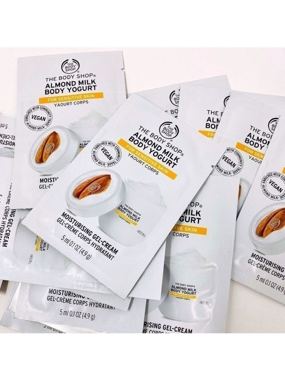 Body Shop Almond & Honey lotion travel  30 pack